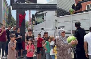 Hayırsever esnaf, 20 ton karpuzu 1 saat içinde vatandaşlara...