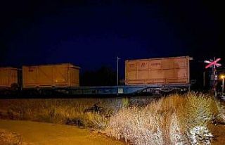 Hemzemin geçitte trenle çarpışan yaşlı motosiklet...