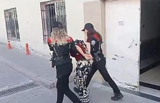 Hırsızlıktan aranan kadınlar yakalandı