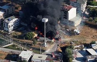 Hurda deposundaki yangın plastik kalıp atölyesini...