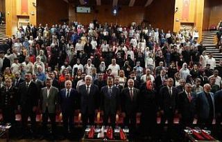 İletişim Fakültesi akademisyenleri ve öğrencilerinin...