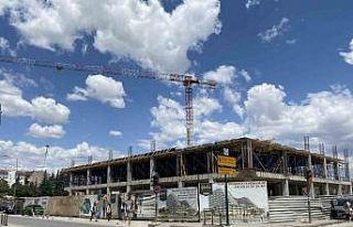 İnşaat iskelesinden düşen usta yaralandı