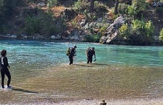 Irmağa düşen topu almak isterken akıntıya kapılan...