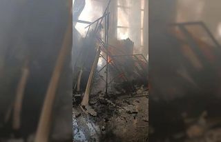 İş yerinde çıkan yangın diğer dükkanlara sıçramadan...