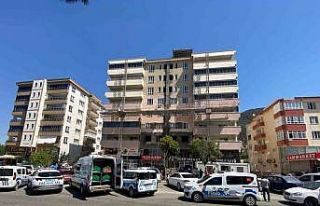 İskele kırıldı, işçiler yere çakıldı: 2 ölü,...