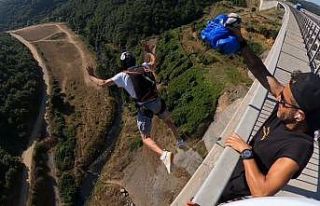 İstanbul’da 86 metrelik viyadükten paraşütle...