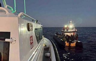 İzmir açıklarında 89 göçmen yakalandı