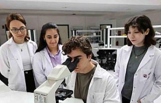 İzmir Ekonomi’den zirveye