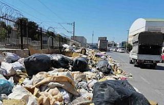 İzmir’in göbeğinde çöp dağları, yangına...