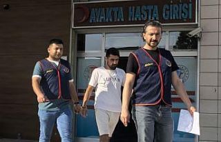 Jandarma aranan zanlıyı kız arkadaşıyla kafede...