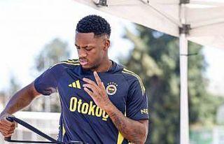 Jhon Duran, sarı-lacivertli formayla ilk antrenmanına...