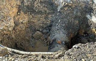 Kadıköy’de su borusu patladı: Tazyikli su metrelerce...