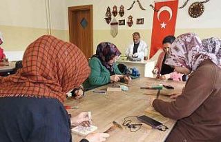 Kadınlar, sedef kakma işlemeciliğini Şahinbey...