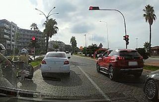 Kamerayla yere izmarit attığı tespit edilen sürücülere...