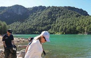 Kamu görevlileri, orman yangınına karşı atık...