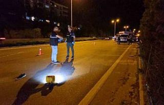 Karabük’te yolun karşısına geçerken otomobilin...