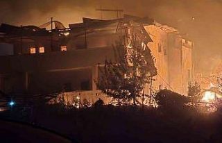 Karabük’teki orman yangınlarında 40 ev alevlere...