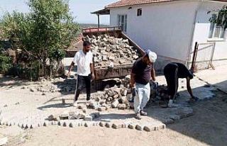 Karacasu’da parke taşı döşeme çalışmaları...