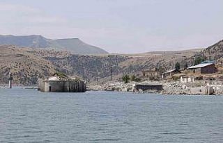 Karakurt Baraj Gölü’nde sular çekildi, tarihi...