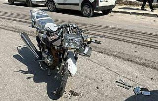 Karaman’da ciple çarpışıp yola savrulan motosikletli...