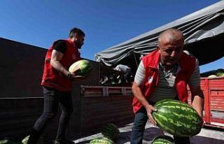 Kayseri’de 17 ton karpuz dağıtıldı