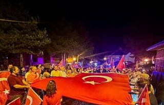 Kemaliyeliler Türk bayraklarıyla şehitleri andı