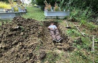 Kendi mezarını kazdı