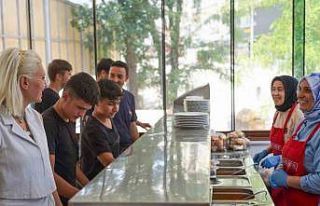 Kent Lokantasında vatandaşlarla bir araya geldi