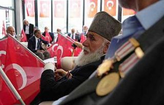 Kıbrıs gazilerinden "Devlet İftihar Madalyası"...