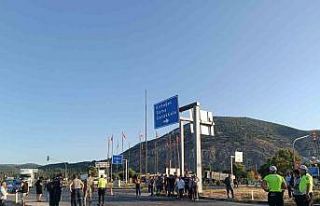 Kırkağaç’ta hafif ticari araç ile motosikletin...