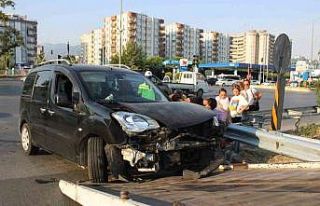 Kırmızı ışık ihlali kaza getirdi: 1 yaralı