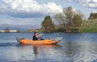 Kızıl Göl’de kano keyfi