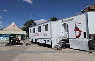 Kızılay’dan Cacabey Meydanı’nda kan bağışı...