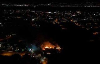 Kocaeli Başiskele’de çalılık alanda çıkan...