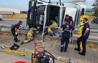 Kontrolden çıkan kamyon devrildi: 1 ağır yaralı
