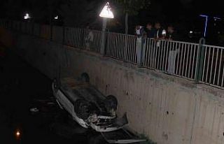 Kontrolden çıkan otomobil kanala düştü: 1 yaralı