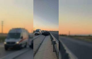 Konya’da kontrolden çıkan kamyonet devrildi: 1...