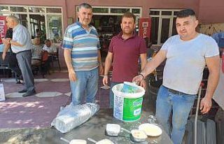 Köşk’te esnaflardan aşure hayrı