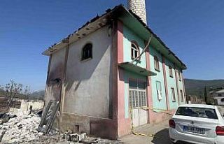 Köy kül oldu, caminin içi sağlam kaldı