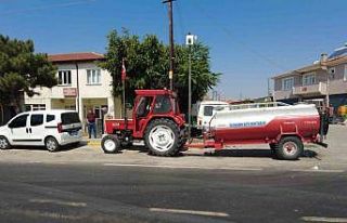 Köylüler traktör ve su tankerleriyle sırayla yangın...