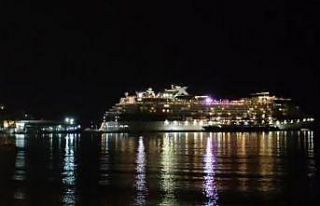 Kruvaziyer gemi arıza yapınca Kuşadası’ndan...