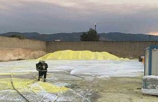 Kükürt deposundaki yangında kimyasal duman paniği