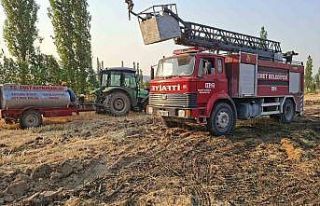 Kütahya’da 8 dönüm arazi ve 180 balya saman küle...