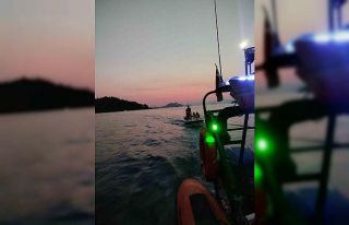 Makine arızası nedeniyle sürüklenen tekne kurtarıldı