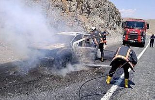 Malatya-Çelikhan yolunda araç yangını paniğe...