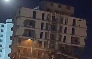 Malatya’da ağır hasarlı 7 katlı bina saniyeler...