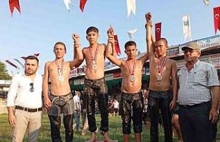 Manavgatlı minik güreşçiler çifte madalyayla...