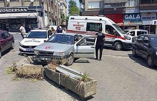 Manevra yapmak isterken yayaya çarptı