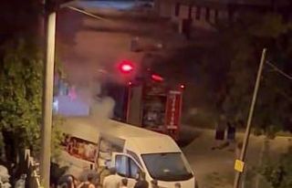 Mangal kömürü yüklü minibüste yangın