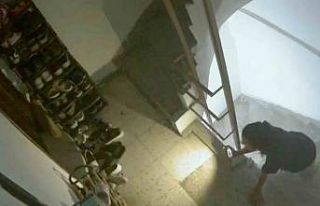 Manisa’da ayakkabı hırsızı güvenlik kamerasına...